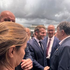 Exclusif - Stéphane Plaza, en voyage d'affaire pour trouver de nouveaux franchisés à Île Maurice, a reçu une invitation du président Emmanuel Macron à l'occasion de l'inauguration du nouveau site de l'Ambassade de France à Maurice à l'immeuble "The Workplace", Moka-Telfair, le vendredi 21 novembre 2025. © Bestimage