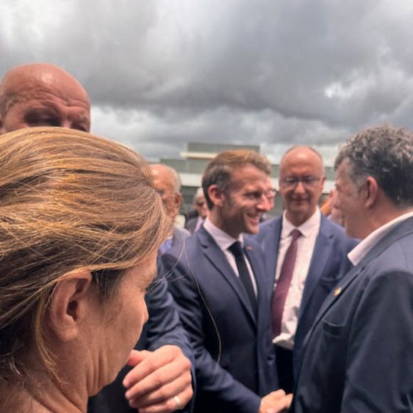 Exclusif - Stéphane Plaza, en voyage d'affaire pour trouver de nouveaux franchisés à Île Maurice, a reçu une invitation du président Emmanuel Macron à l'occasion de l'inauguration du nouveau site de l'Ambassade de France à Maurice à l'immeuble "The Workplace", Moka-Telfair, le vendredi 21 novembre 2025. © Bestimage
