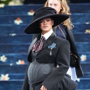 Avec ce tatouage, Rihanna semble avoir voulu immortaliser un souvenir précieux de l’enfance de ses enfants.
Rihanna au gala de bienfaisance du Costume Institute célébrant l'ouverture de l'exposition "Superfine : Tailoring Black Style" qui a eu lieu au Metropolitan Museum of Art à New York City. Photo par STARMAX / BESTIMAGE