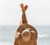 Allongée confortablement sur votre serviette de plage, les yeux fermés, vous avez l'air de dormir profondément alors qu'en réalité, vos muscles travaillent à plein régime grâce à un véritable scanner corporel. 

Image Unsplash