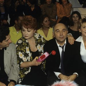 Archives - No Web - En France, à Paris, sur le plateau de l'émission "Nom de code : Balasko", de gauche à droite, Thierry LHERMITTE, Christian CLAVIER, Josiane BALASKO, Gérard JUGNOT, Marie-Anne CHAZEL, et Michel BLANC, une partie de la troupe du SPLENDID. Le 15 décembre 1997
© Michel Marizy via Bestimage