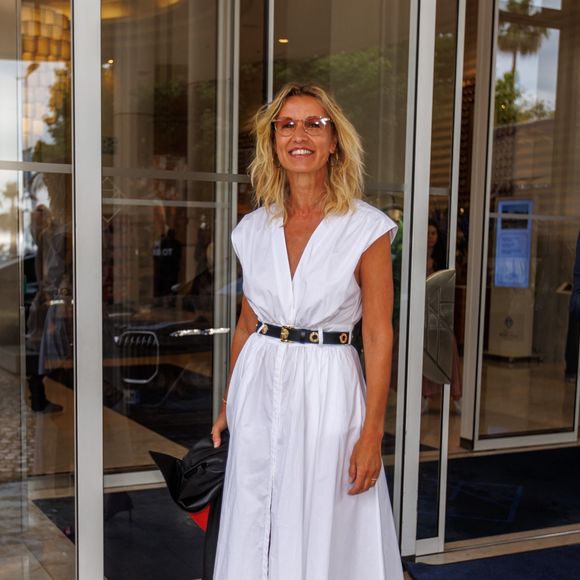 Alexandra Lamy arrive à l'hôtel Martinez lors du 77ème Festival International du Film de Cannes (14 - 25 mai 2024), le 16 mai 2024.