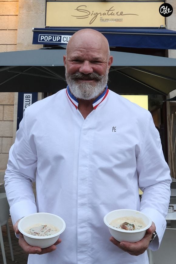 Le chef Philippe Etchebest décline son plat "Signature" en mode street food au sein du Pop Up Club à Bordeaux le 11 septembre 2023.
© Fabien Cottereau / Bestimage