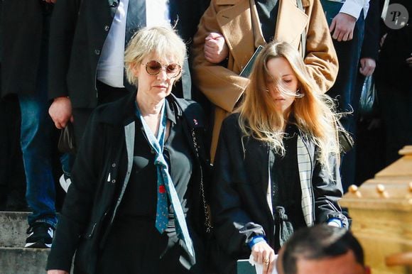 Son ex-femme Charlotte Schousboe et sa fille Marine ont assisté à ses obsèques le vendredi 11 avril 2025

Charlotte Schousboe (ex femme de Yves Boisset) et sa fille Marine à la sortie des obsèques du réalisateur Yves Boisset en l'église Saint-Roch à Paris le 11 avril 2025.

© Christophe Clovis / Bestimage