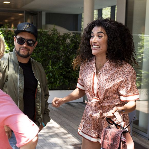Sabrina Ouazani et Michèle Laroque au village lors des Internationaux de France de Tennis de Roland Garros 2025. Paris, le 30 mai 2025. 
© Moreau / Jacovides / Bestimage