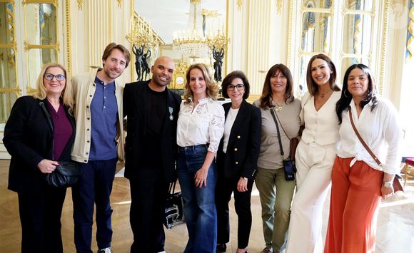 Exclusif - Guest, Mathieu Vergne, Saïd Boussif, Alexandra Redde-Amiel, Rachida Dati, Anne Marcassus, Vitaa, guest - La chanteuse Vitaa et le Producteur musical Saïd Boussif élevés par la ministre de la Culture, Rachida Dati au grade de chevalier dans l'ordre des Arts et Lettres dans le salon des Maréchaux au ministère de la Culture à Paris le 24 juin 2024. © Dominique Jacovides - Alain Guizard / Bestimage