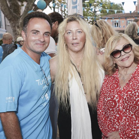 Laurent Amar, Loana, Nicoletta lors d'un tournoi de pétanque place des Lices organisé par le magazine Turquoise pour l'association Sourire à la vie à Saint-Tropez le 10 août 2022. © Jack Tribeca / Bestimage
