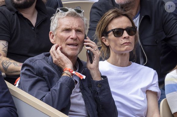 C'est ainsi que l'animal, baptisé Kohlette, a rejoint la famille !

Denis Brogniart et sa femme Hortense - Célébrités dans les tribunes des internationaux de France de Roland Garros à Paris le 30 mai 2022. © Cyril Moreau - Dominique Jacovides/Bestimage