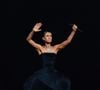 Côté vestimentaire, l'icône de mode a ouvert le show dans une somptueuse robe Dior associée à un collier Boucheron étincelant. 

Celine Dion, tenue et bijoux Boucheron, lors de son premier concert à la Plénitude Arena à Paris La Défense le 12 septembre 2026. Agence / Bestimage