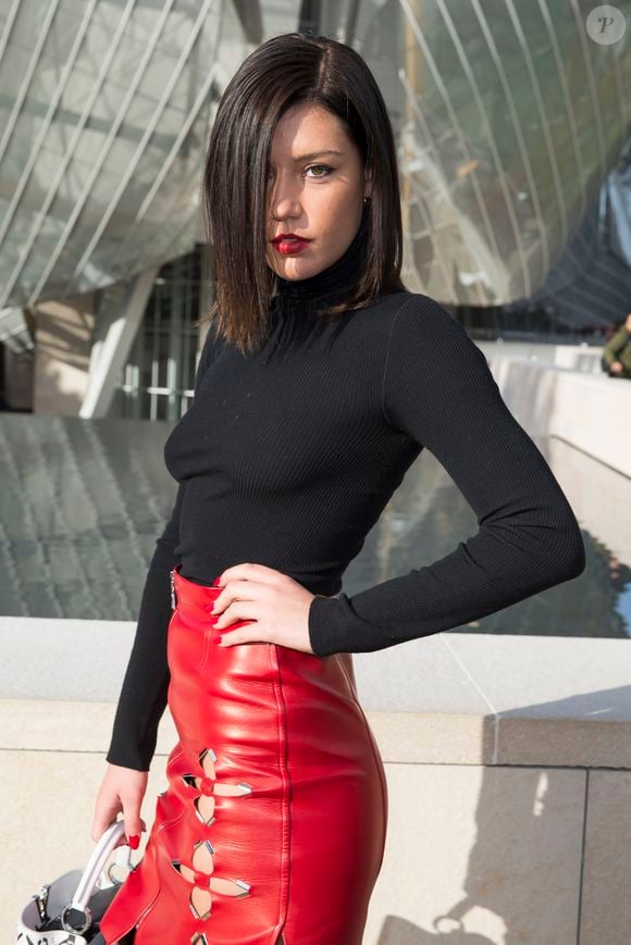 Adèle Exarchopoulos - People au défilé de mode "Louis Vuitton", collection prêt-à-porter printemps-été 2016, à la Fondation Louis Vuitton à Paris. Le 7 Octobre 2015 OLIVIER BORDE / BESTIMAGE