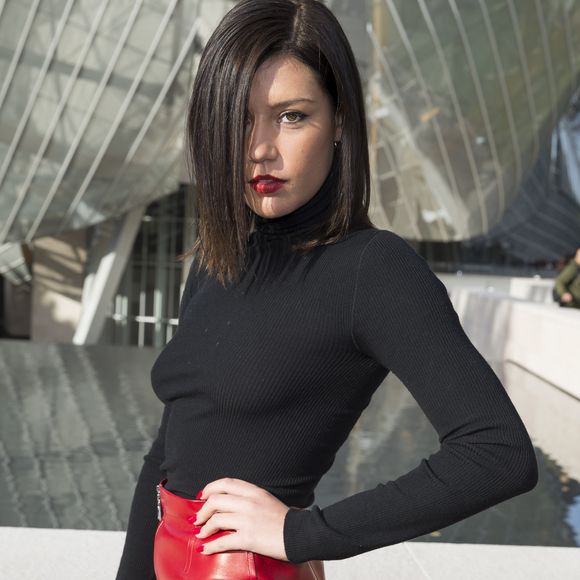 Adèle Exarchopoulos - People au défilé de mode "Louis Vuitton", collection prêt-à-porter printemps-été 2016, à la Fondation Louis Vuitton à Paris. Le 7 Octobre 2015 OLIVIER BORDE / BESTIMAGE