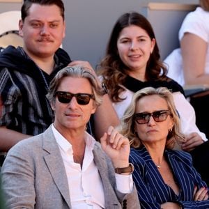 Le couple a su construire un véritable havre de paix pour sa fratrie. Si la belle Rosalie est née d'une précédente union de la journaliste, Marceau, lui, est le fruit de ses amours avec Laurent Solly. Et la maison est bien remplie, puisque ce beau clan compte également les deux filles aînées du dirigeant, nées de son précédent mariage.

Laurent Solly (président de Facebook France) et sa femme Caroline Roux - Célébrités dans les tribunes des Internationaux de France de tennis de Roland Garros 2024 à Paris le 7 juin 2024.  © Jacovides-Moreau/Bestimage