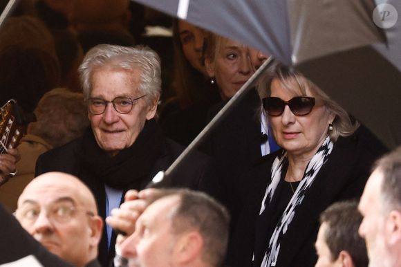 Bernard d'Ormale (mari de Brigitte Bardot) - Sorties des obsèques de Brigitte Bardot en l'église Paroissiale Notre-Dame-de-l'Assomption de Saint-Tropez, France, le 7 janvier 2026.  Brigitte Bardot, figure emblématique du cinéma français et icône internationale, est décédée le 28 décembre 2025 à l'âge de 91 ans dans sa mythique propriété de La Madrague, à Saint-Tropez (France). Révélée au monde entier par son rôle dans "Et Dieu... créa la femme", elle avait contribué à faire de Saint-Tropez un lieu mondialement connu. L'actrice sera inhumée le 7 janvier 2026 au cimetière marin de Saint-Tropez, aux côtés de son père Louis Bardot (1896-1975) et de sa mère Anne-Marie Mucel (1912-1978). Une cérémonie religieuse se tiendra auparavant dans l'église de Saint-Tropez, où proches, personnalités et anonymes pourront lui rendre un dernier hommage. © Jacovides-Moreau/Bestimage