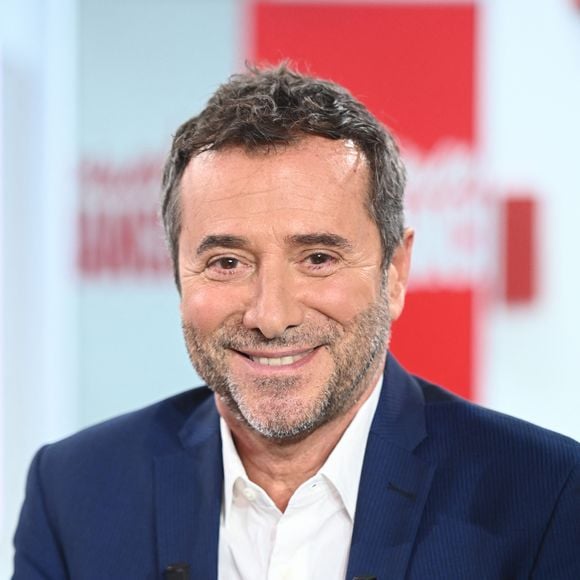 Bernard Montiel est un animateur star à la télévision.

Exclusif - Bernard Montiel - Enregistrement de l'émission Vivement dimanche au studio Rive gauche , presentée par Michel Drucker . © Guillaume Gaffiot / Bestimage