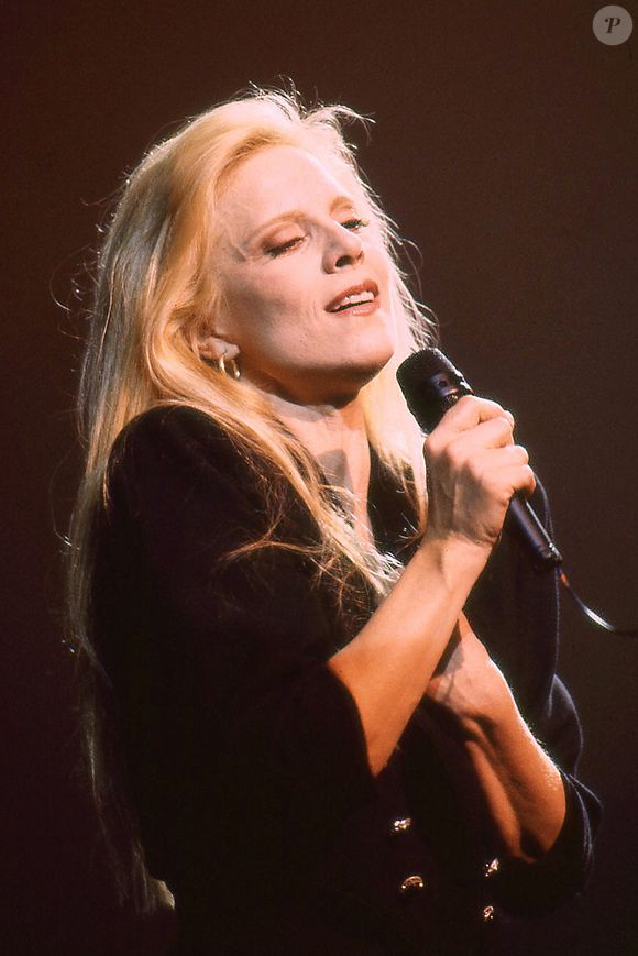 La chanteuse a publié un hommage sur Instagram ce mardi 21 avril.

Sylvie Vartan JLPPA / Bestimage