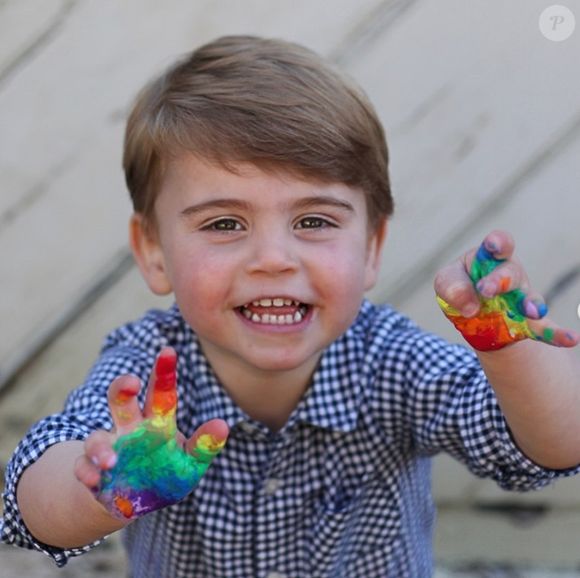 Le prince Louis immortalisé par sa mère Kate Middleton - publication relayée sur la Toile pour célébrer son anniversaire (2020).