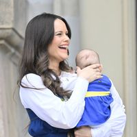 Sortie surprise pour la princesse Ines de Suède ! A seulement 4 mois, elle fait déjà tout comme sa mère, la princesse Sofia