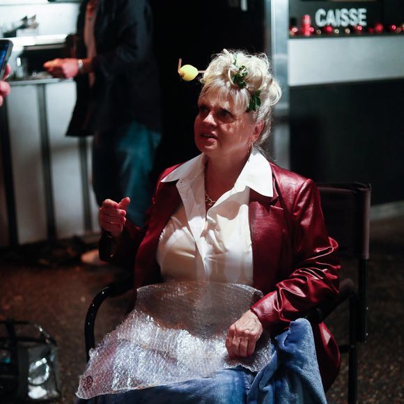 Et raconte comment elle s'est retrouvée en voiture.

Exclusif - Isabelle Nanty - Backstage - Tournage de l'émission "Panique au 31", scénarisée par A.Ducret et T.Villa, réalisée par G.Leforestier, diffusée le 30 décembre 2024 sur TF1.
© Christophe Clovis / Bestimage