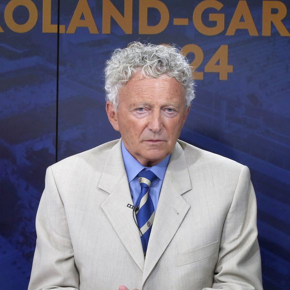 Exclusif - Nelson Monfort annonce son arrêt après les Jeux Olympiques de Paris 2024 - Plateau de France Télévisions lors de la Finale Hommes des Internationaux de France de Tennis de Roland Garros 2024 - Jour 15 à Paris. Le 9 Juin 2024. 
© Bertrand Rindoff / Bestimage