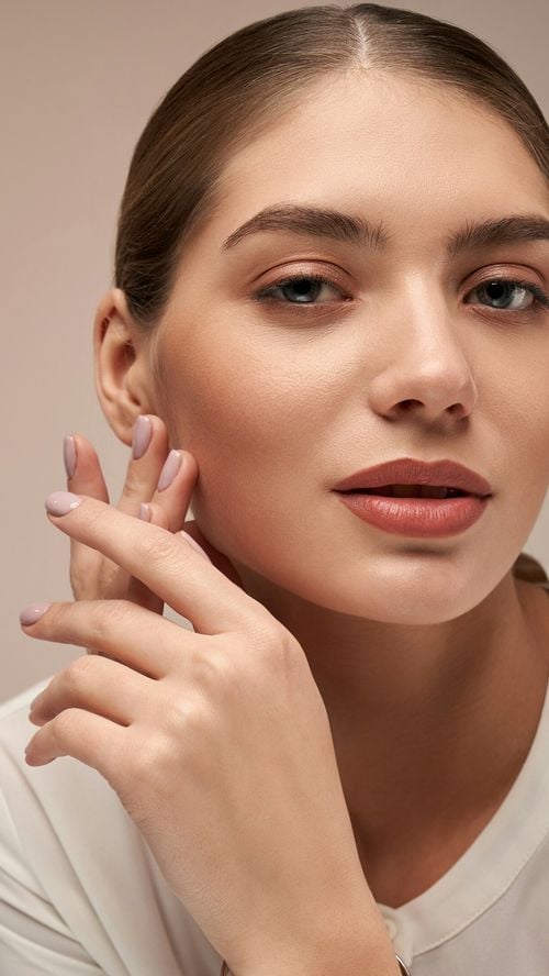 Beauté des mains : ces tendances manucure remplacent la french classique