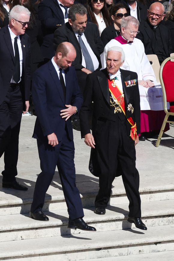 Le prince William d'Angleterre, prince de Galles, assiste aux funérailles du pape François le 26 avril 2025 au Vatican. Alors que Rome fait ses adieux au pape François, des dirigeants du monde entier, des membres de la famille royale, des membres du clergé et des milliers de fidèles se sont réunis au Vatican pour un adieu solennel et historique. Le pape François est décédé le lundi 21 avril à l'âge de 88 ans. Photo by Marco Iacobucci/IPA/ABACAPRESS.COM