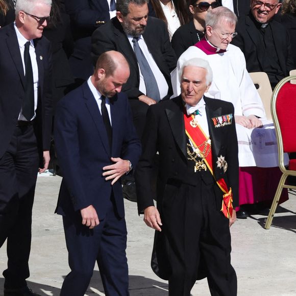 Le prince William d'Angleterre, prince de Galles, assiste aux funérailles du pape François le 26 avril 2025 au Vatican. Alors que Rome fait ses adieux au pape François, des dirigeants du monde entier, des membres de la famille royale, des membres du clergé et des milliers de fidèles se sont réunis au Vatican pour un adieu solennel et historique. Le pape François est décédé le lundi 21 avril à l'âge de 88 ans. Photo by Marco Iacobucci/IPA/ABACAPRESS.COM