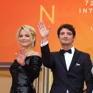 Fière de son compagnon, père de son fils Hiro, né le 28 août 2023, elle explique : "C’est très chouette, nous nous réjouissons toujours l’un pour l’autre."

Niels Schneider, Virginie Efira - Montée des marches du film "Sibyl" lors du 72ème Festival International du Film de Cannes. Le 24 mai 2019
© Jacovides-Moreau / Bestimage