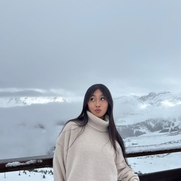 Jade Hallyday au ski, le 21 décembre 2024. Instagram/Jade Hallyday