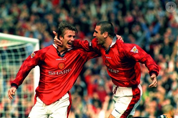 Eric Cantona (à droite) et David Beckham de Manchester United célèbrent le but victorieux de Beckham. ©Laurence Griffiths/PA Wire : Laurence Griffiths/PA Wire