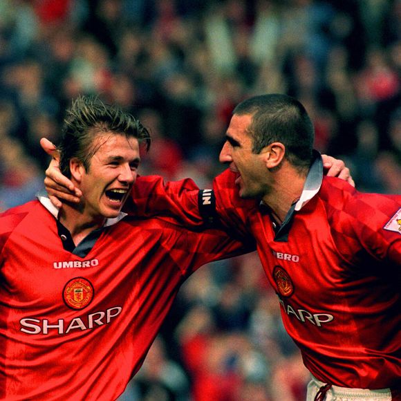Eric Cantona (à droite) et David Beckham de Manchester United célèbrent le but victorieux de Beckham. ©Laurence Griffiths/PA Wire : Laurence Griffiths/PA Wire