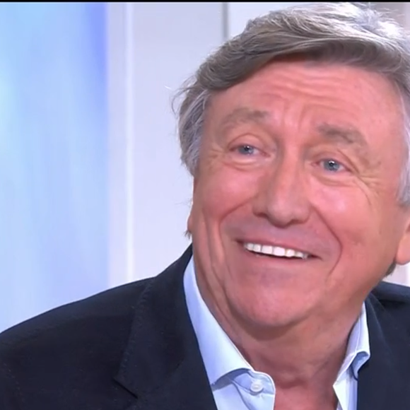 Bien qu’il se dise en "deuil du journal", Jacques Legros a affirmé qu’il reprendra prochainement la radio avec un rendez-vous régulier.

Jacques Legros surpris de voir sa discrète femme Valérie dans C à vous