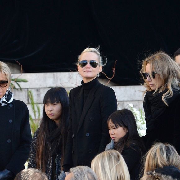 Brigitte Macron, Laeticia Hallyday et ses filles Joy et Jade, Laura Smet, David Hallyday - Arrivées des personnalités en l'église de La Madeleine pour les obsèques de Johnny Hallyday à Paris le 8 decembre 2017.
© Veeren/Bestimage