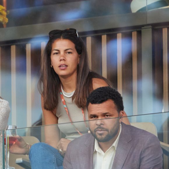 Jo-Wilfried Tsonga et Noura El Shwekh ont déjà deux garçons nés en 2017 et 2021

Jo-Wilfried Tsonga et sa femme Noura El Shwekh en tribunes lors des Internationaux de France de tennis de Roland Garros 2023, à Paris, France, le 6 juin 2023. © Jacovides-Moreau/Bestimage