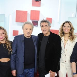 Exclusif - Guy Savoy, Doully, Michel Drucker, Julien Clerc, Vanille Clerc et Olivier Norek - Enregistrement de l'émission Vivement dimanche au studio rive gauche presentée par M. Drucker avec une diffusion sur France 3 le 23 novembre. © Guillaume Gaffiot/Bestimage