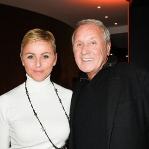 Yves Rénier et sa femme Karin - Inauguration du "Chalet les Neiges 1850" sur la terrasse de l'Hôtel Barrière Le Fouquet's à Paris le 27 novembre 2017. Lors de la soirée une partie de Boboules a été organisée.  © Coadic Guirec/Bestimage
