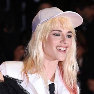 Kristen Stewart à la montée des marches du film Bono : Stories of Surrender lors du 78ème Festival International du Film de Cannes, au Palais des Festivals à Cannes, France, le 16 mai 2025. © Denis Guignebourg/Bestimage