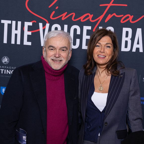 Une sortie à deux pour le couple, ensemble depuis de nombreuses années.

Pascal Praud, Catherine Bancarel assistent au spectacle The Voice Is Back - 110e anniversaire de Franck Sinatra à la Salle Pleyel le 22 novembre 2025 à Paris, France. Photo par Nasser Berzane/ABACAPRESS.COM
