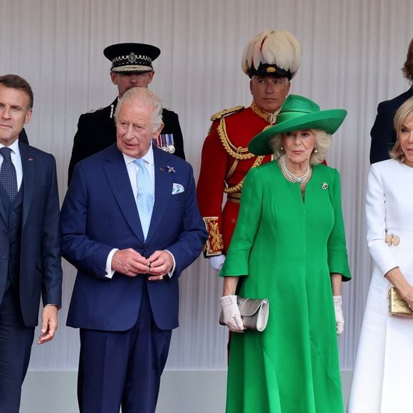 Le roi Charles III d'Angleterre, Camilla Parker Bowles, reine consort d'Angleterre, le prince William, prince de Galles, et Catherine (Kate) Middleton, princesse de Galles, accueillent le couple présidentiel français le président Emmanuel Macron et sa femme la Première Dame Brigitte Macron sur Datchet road à Windsor, Royaume Uni, le 8 juillet 2025. © Dominique Jacovides/Bestimage