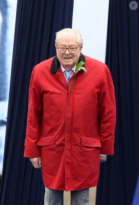 Jean-Marie Le Pen
Traditionnel défilé du Front National à l'occasion du 1er mai, avec dépôt de gerbe au pied de la statue de Jeanne d'Arc, puis discours de Marine Le Pen place de l'Opéra.
Paris, le 1er Mai 2015