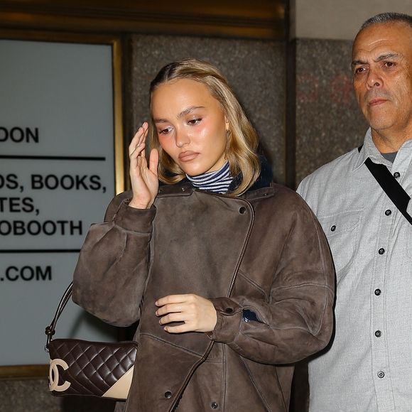 L'actrice Lily-Rose Depp a été aperçue à son arrivée à l'émission The Kelly Clarkson Show alors qu'elle faisait la promotion de son nouveau film « Nosferatu » à New York.