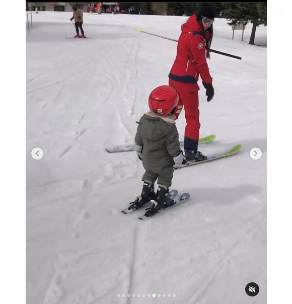Il n'a pas manqué de montrer ses incroyables talents de skieur.

Léo, le fils de Cyril Lignac à la station de ski de Val d'Isère © Instagram