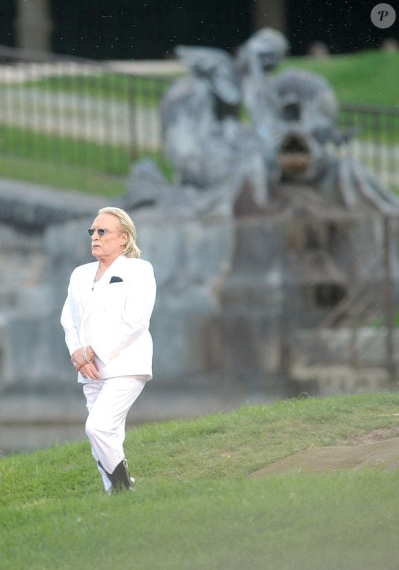 Le chanteur Christophe se produit en direct au Château de Versailles, France, le 15 juillet 2009. Photo by Giancarlo Gorassini/ABACAPRESS.COM