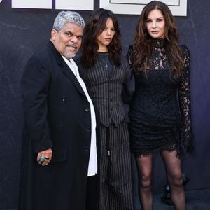 Jenna Ortega, Catherine Zeta-Jones et Luis Guzman pour la saison 2 de Mercredi sur Netflix, au Netflix Tudum Theater à Hollywood. 

©BestImage