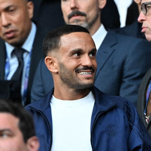 Malik Bentalha assiste au match de football de l'UEFA Champions League entre le Paris Saint-Germain et Arsenal FC au stade du Parc des Princes à Paris, France, le 7 mai 2025. Photo de Florian Poitout/ABACAPRESS.COM