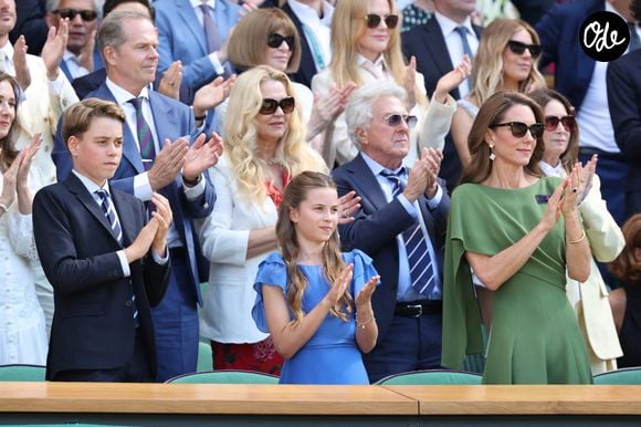 L'absence notable du plus jeune membre de la fratrie royale, Louis, a de nouveau été remarquée cette année.

Le prince George, la princesse Charlotte et Kate Middleton à Wimbledon, le 1é juillet 2026.

© Mirrorpix / Bestimage