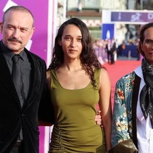 Vincent Perez, Karine Silla et leur fille Tess Perez - Tapis rouge de la 52ème édition du Festival du Cinéma Américain de Deauville le 11 septembre 2026. © Denis Guignebourg/Bestimage