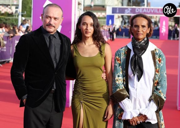 Vincent Perez, Karine Silla et leur fille Tess Perez - Tapis rouge de la 52ème édition du Festival du Cinéma Américain de Deauville le 11 septembre 2026. © Denis Guignebourg/Bestimage