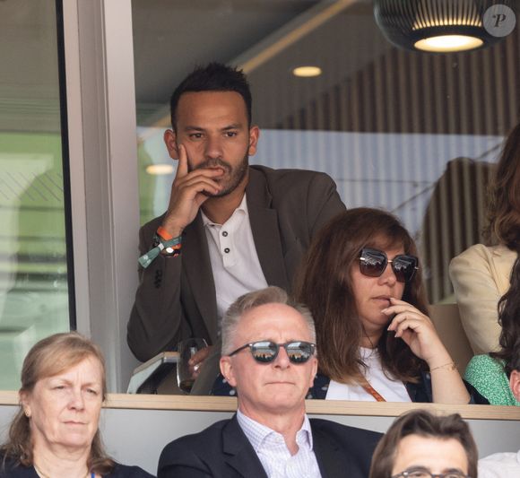 Mohamed Bouhafsi dans les tribunes lors des Internationaux de France de Tennis de Roland Garros 2025 à Paris, le 29 mai 2025.
© Moreau / Jacovides / Bestimage