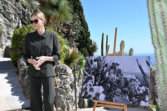 Le prince Albert II de Monaco, sa femme la princesse Charlene et la princesse Caroline de Hanovre ont pu découvrir les travaux d'aménagements réalisés pendant 5 ans au jardin exotique de Monaco avant son ouverture au public le 30 mars.© Bruno Bebert / Bestimage