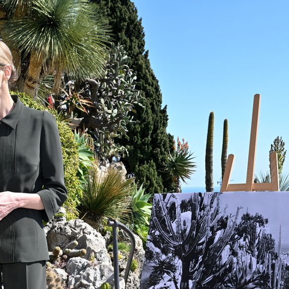 Le prince Albert II de Monaco, sa femme la princesse Charlene et la princesse Caroline de Hanovre ont pu découvrir les travaux d'aménagements réalisés pendant 5 ans au jardin exotique de Monaco avant son ouverture au public le 30 mars.© Bruno Bebert / Bestimage